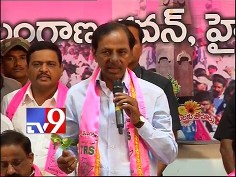Let us strive for Bangaru Telangana - KCR to TRS workers