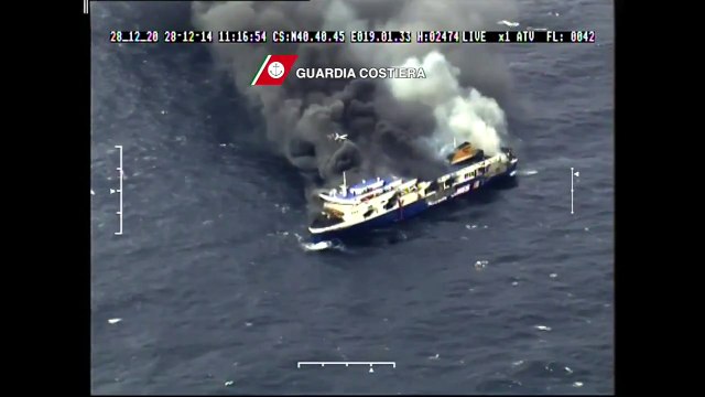 Corfù (Grecia) - Traghetto in fiamme ''Norman Atlantic'' - Elicottero -12- (29.12.14)