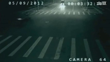 ANGEL saves a man Teleportation caught on CCTV in China