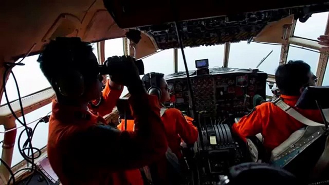 AirAsia QZ 8501 tayara samunder  se mil gaya