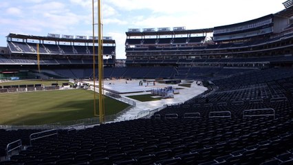 Скачать видео: Family builds rink for NHL Winter Classic