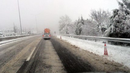 Χιόνια στην εθνική οδό Αθηνών Λαμίας