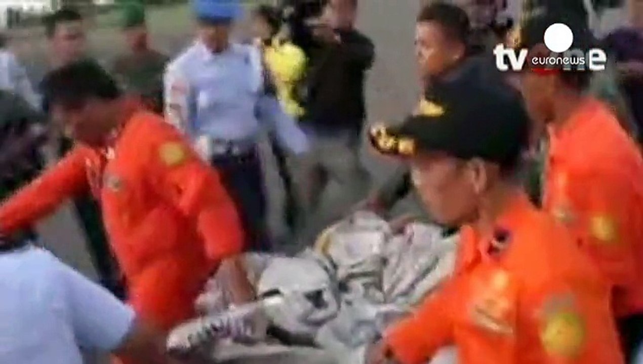 AirAsia-Absturz: Erste Leichen geborgen