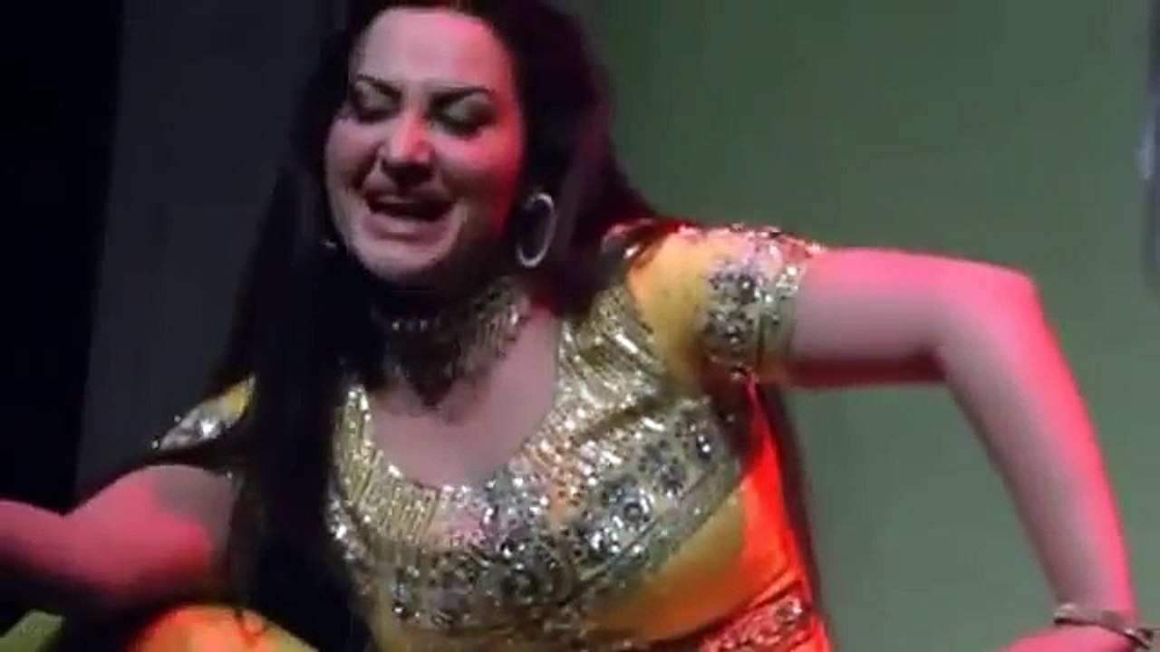 hot nargis mujra 2013...