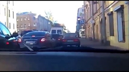 Men And Women Fights On The Road Watch Why