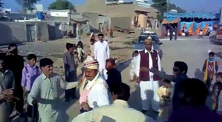 Larha apne ei viah vich nachda phire