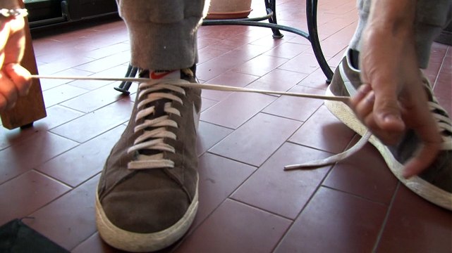 Une méthode pas banale pour nouer ses lacets !