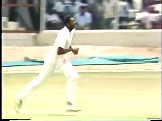 Courtney Walsh bowls to Navjot singh Sidhu, 1989