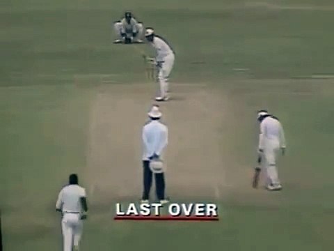 Curtly Ambrose Hits Waqar Younis on his Mouth, Brutal Bouncer or Bad Shot