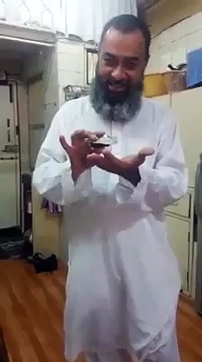 Attar lagane ka tareeka ... LMAO