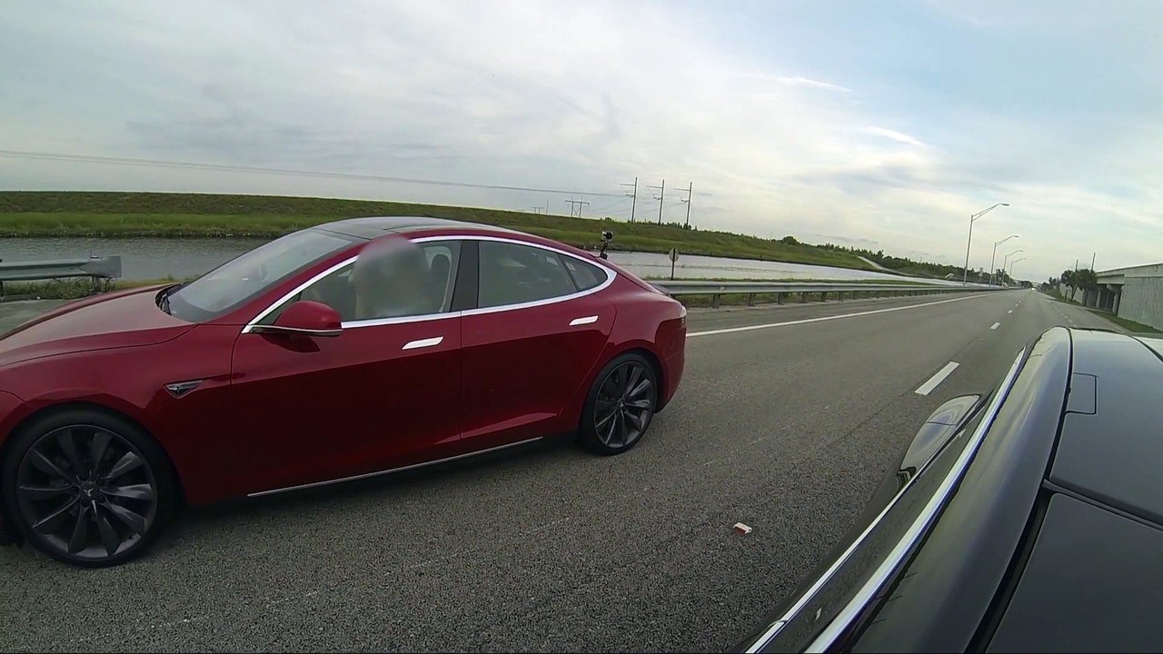 La nouvelle Tesla  défonce l'ancienne : Model S P85D (691HP) vs P85 (415HP)