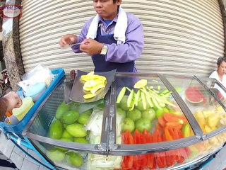 Street Food - Bangkok vendor knife skills._(new)