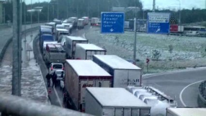 Balıkesir-İzmir Karayolunda Araç Kuyruğu