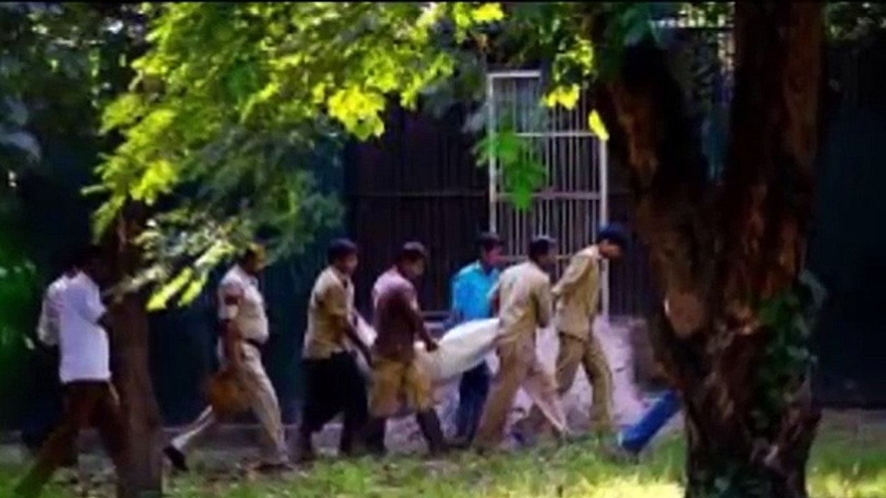 INDIAN  WHITE  TIGER  KILLS  MAN  at DELHI ZOO     BREAKING NEWS 2014