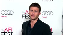 Scott Eastwood piensa que su estatus de Símbolo Sexual es 'tonto'