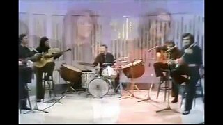 Nana Mouskouri & Vicki Leandros  -  Deka  Palikaria  -  1972 --