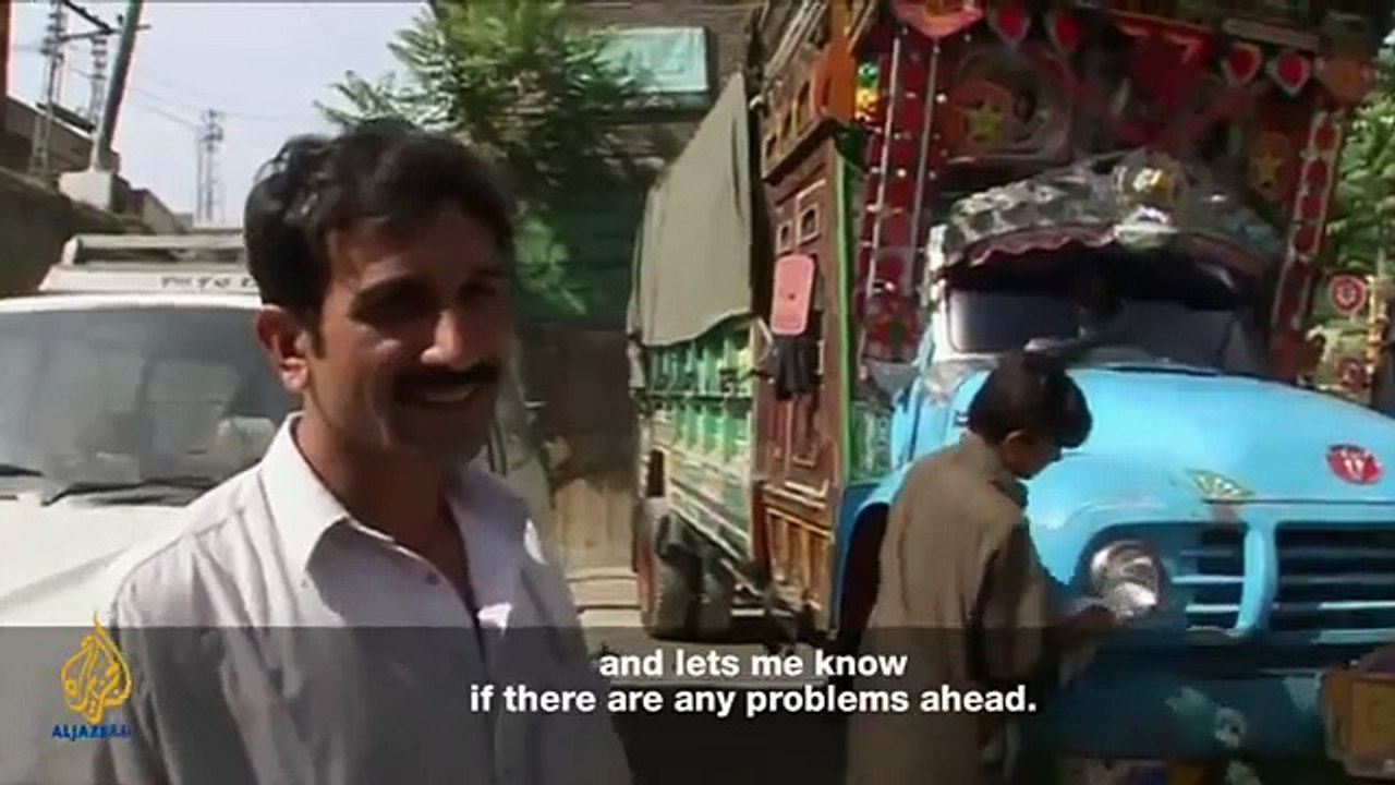 Dangerous Road, Pakistani Truck Drivers Facing Death at every turn across mountain passes