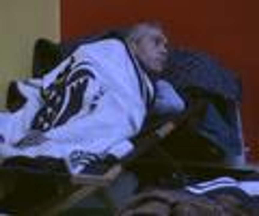 Evsizler spor salonunda ağırlanıyor