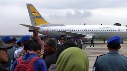 Crash d'AirAsia : les premiers corps rapatriés à Surabaya