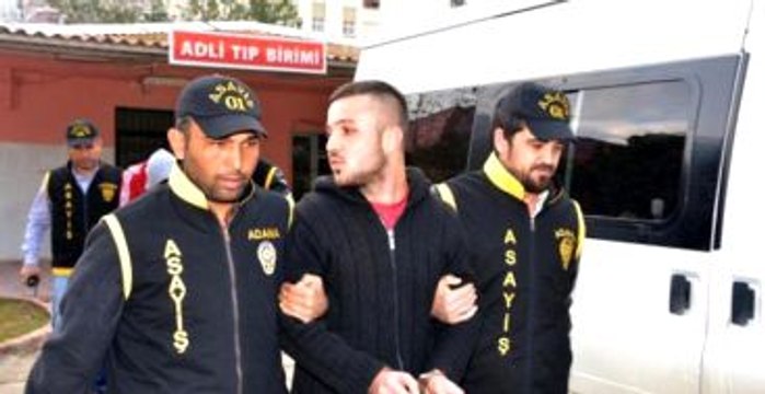 Liselinin Cep Telefonunu Çalan Genç: Çek Çek Alem Yakışıklı Görsün