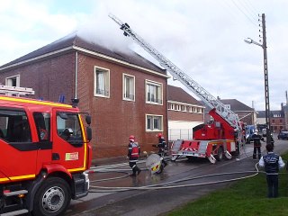Grandvilliers : incendie rue de la Cense
