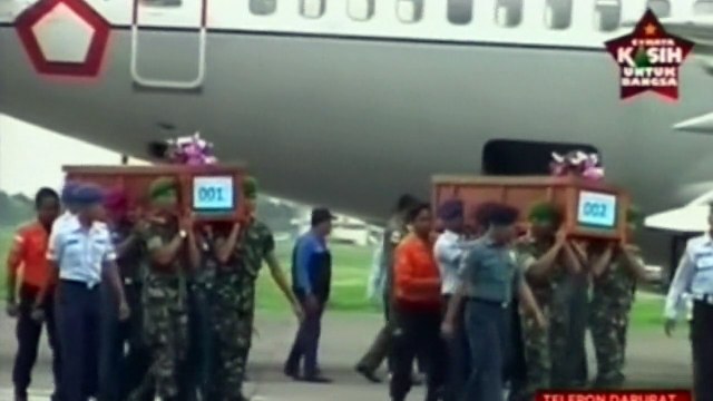 Coffins carrying AirAsia crash bodies arrive in Surabaya