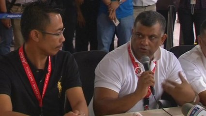 AirAsia says bad weather complicating plane search