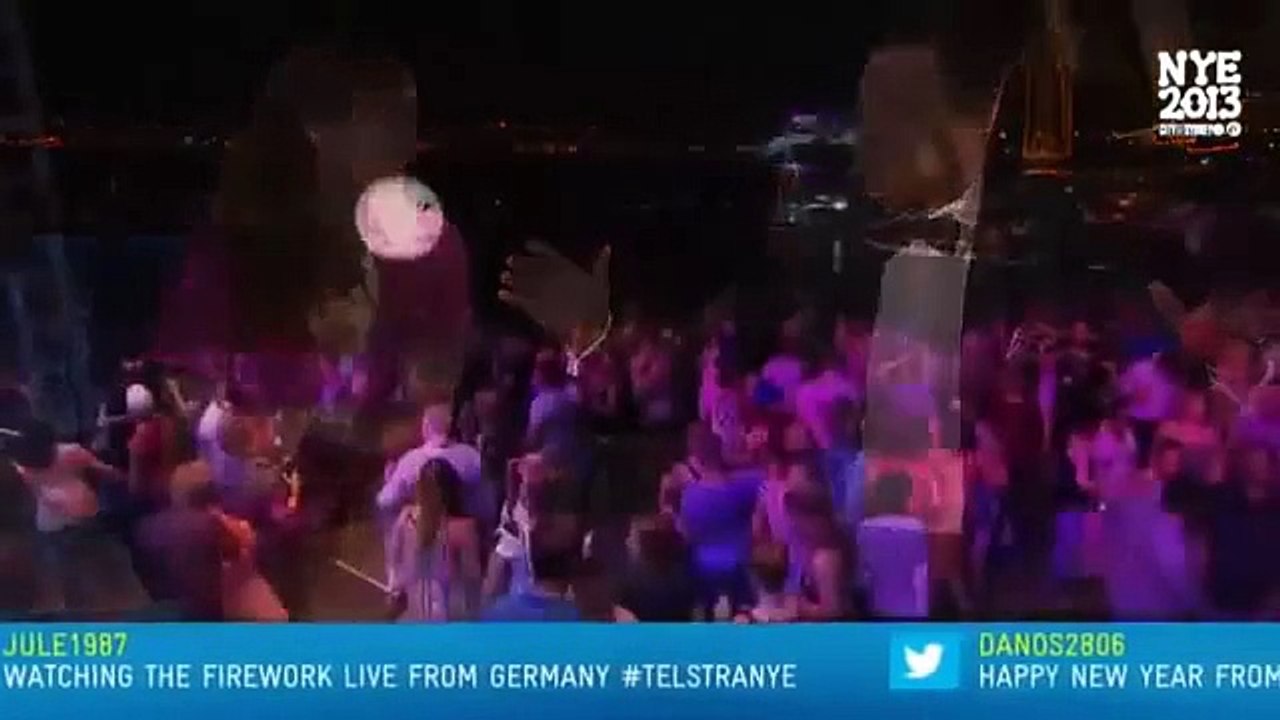 2015 Midnight Fireworks Sydney, Australia HD New Year in Australia!