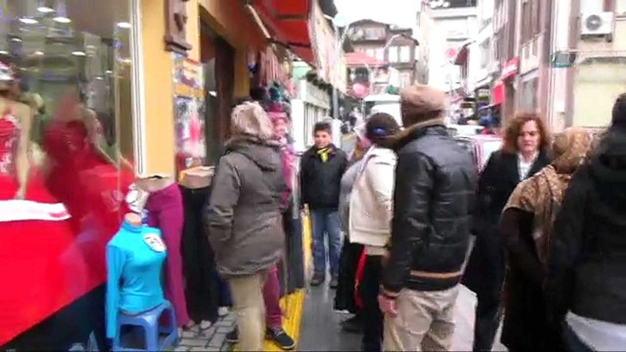 Canlı manken vitrine çıkarsa...