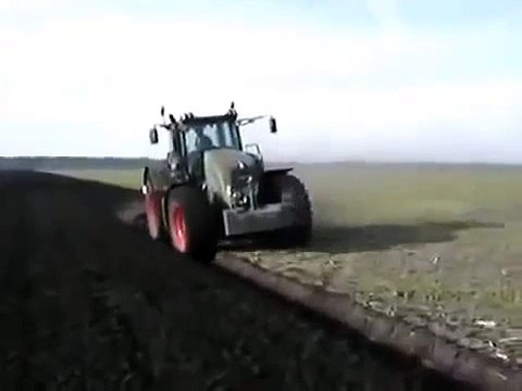 Fendt 936 Traktör 12 li pulluk ile tarla sürümü