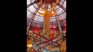 2014 Paris Galeries Lafayette sapin de Noël (vidéo 1)