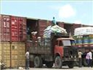 نشاط مكثف في ميناء مقديشو