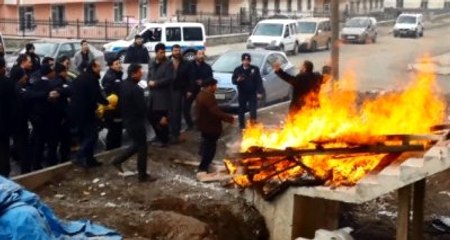 Konutzede Kendini Ateşe Attı