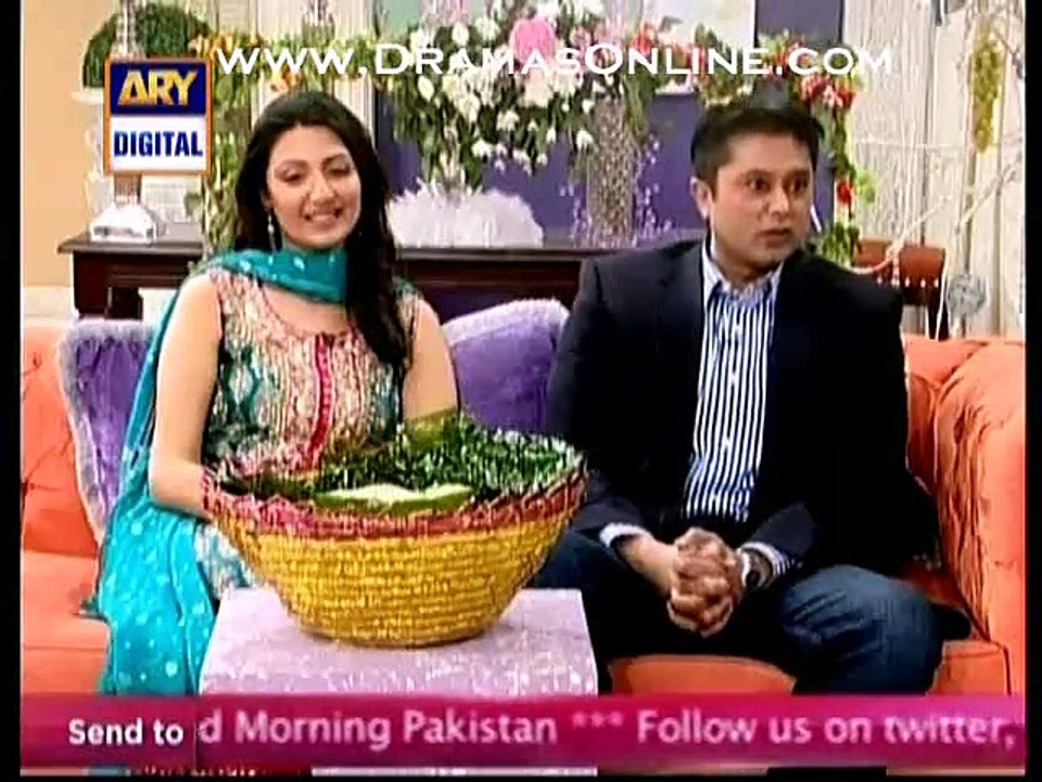Maheen k husband batate hue k kese achanak wo dur k rishtedar nikal aye or mangni skype per ki