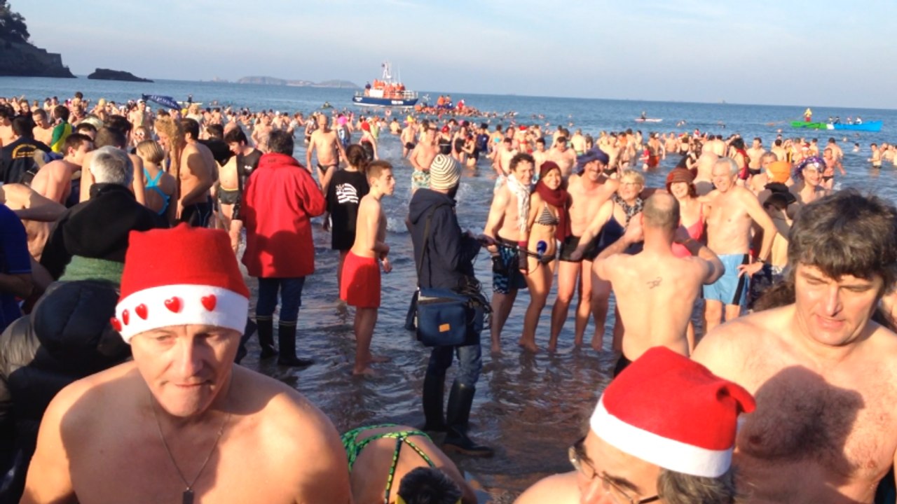 Le dernier bain de l'année à Dinard
