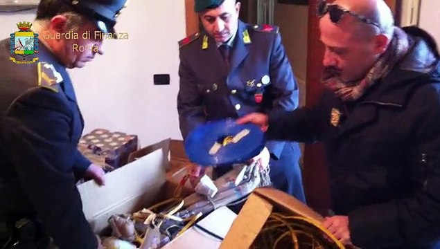 Guidonia Montecelio (RM) - Fuochi pirotecnici illegali, 4 tonnellate sequestrate (31.12.14)