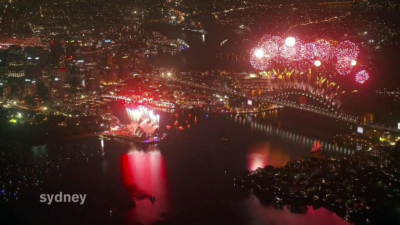 2015 startet spektakulär mit feuerwerk in sydney