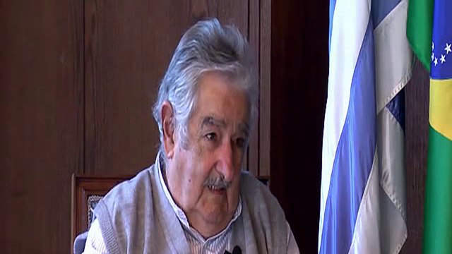 Mujica dice Uruguay ya esta produciendo clones de marihuana