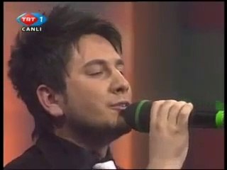 Utku GÜDÜ - AKŞAMIN OLDUĞU YERDE BEKLE DİYOSUN GELMİYORSUN