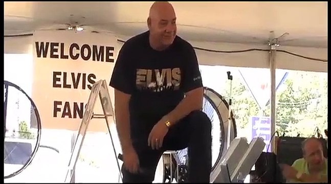 Ricky O'Boyd sings Suspicious Minds at Elvis Week 2010 video
