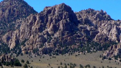 Skirting Sound From The Stones - Sansar Ke Rochak Tathya