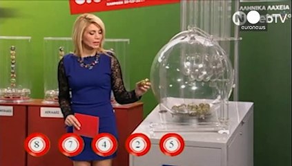 اليونانيون يراهنون على يانصيب العام الجديد للهروب من الأزمة