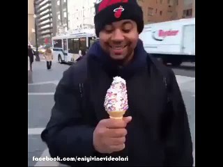 Küçükken Yeni Aldığım Dondurmayı Yere Düşürünce Ben