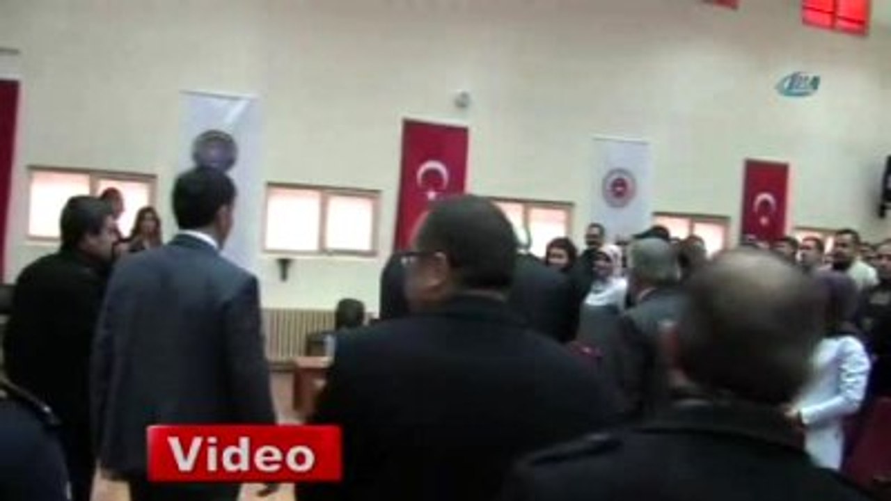 Mahkumlara Sabır Dileyen Hatipoğlu, Onlarla Birlikte Dua Etti