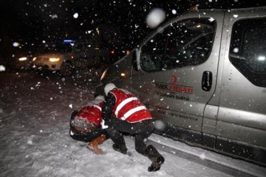 Mahsur Kaldıkları Yolda Yeni Yıla Girdiler