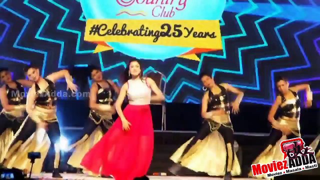 Gauhar Khan Performs For New Year Eve @ Country Club !