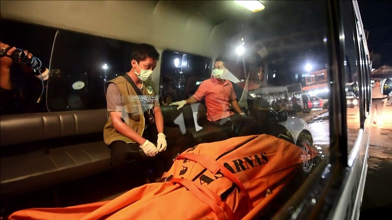 Indonésie: intenses efforts pour retrouver des victimes du crash