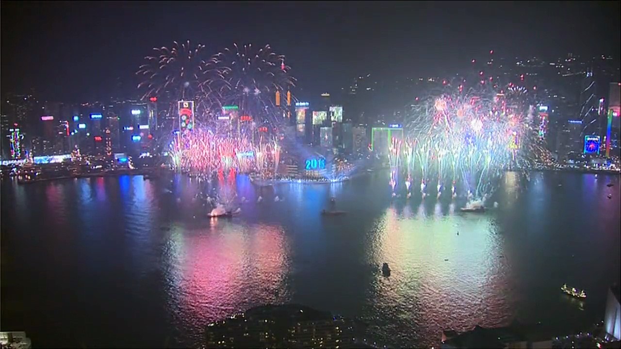 Die Welt begrüßt 2015 mit Feuerwerksspektakeln