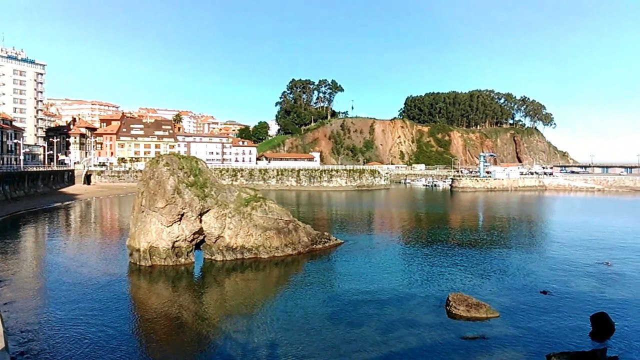 PAISAJE 1 enero 2015 en playa Palmera Candás, Asturias
