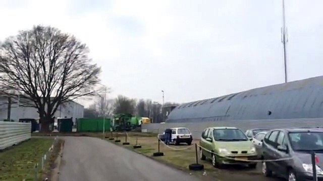 Voiture Suzuki Alto vs Feux d'artifice